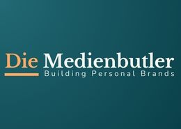 Zu sehen ist der Logo Schriftzug Die Medienbutler Building Personal Brands auf türkisgrünem Untergrund